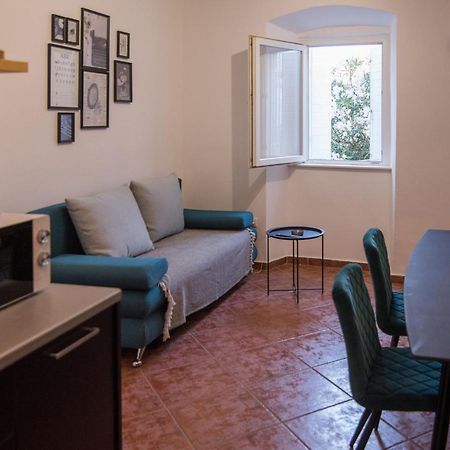 Apartmani Stones Sutivan I Exteriör bild