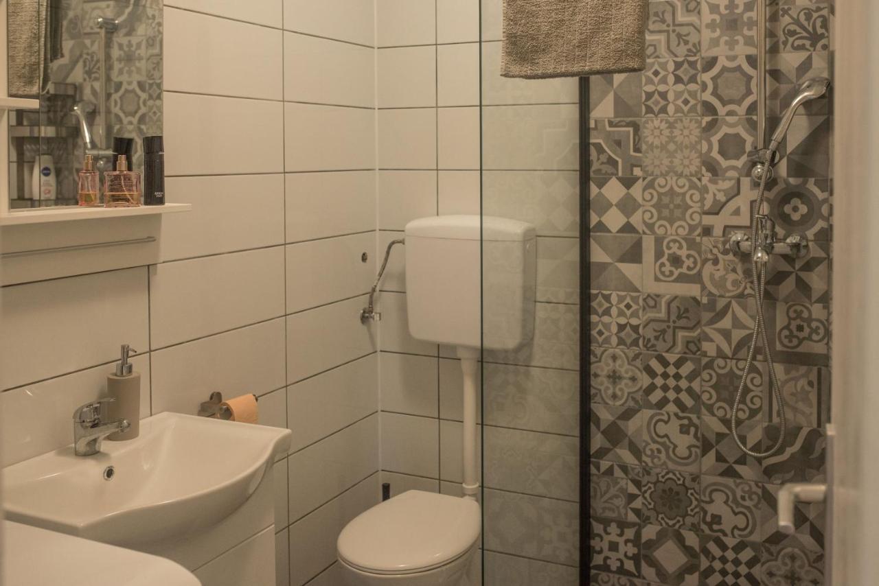 Apartmani Stones Sutivan I Exteriör bild