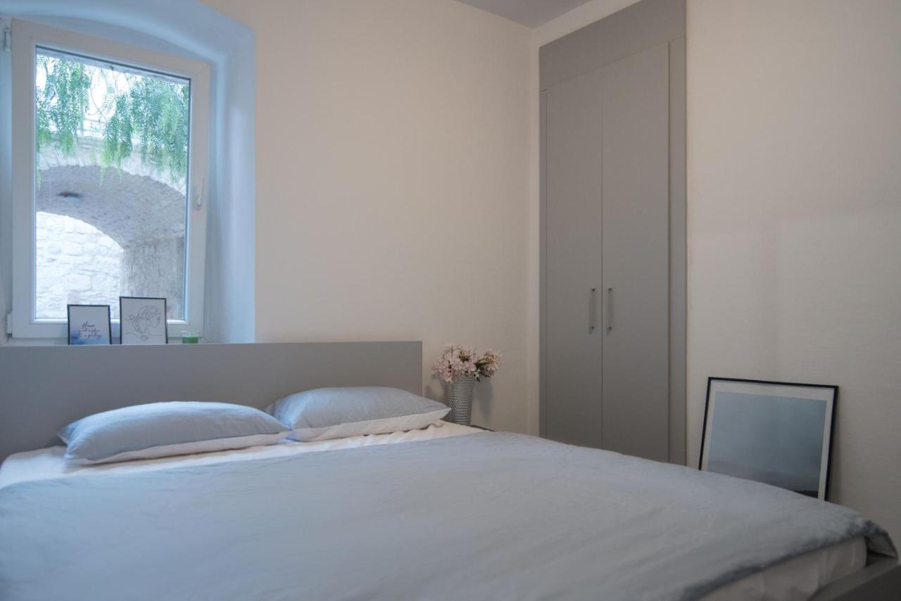 Apartmani Stones Sutivan I Exteriör bild