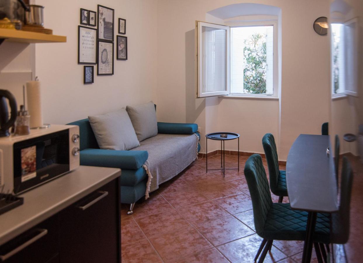 Apartmani Stones Sutivan I Exteriör bild